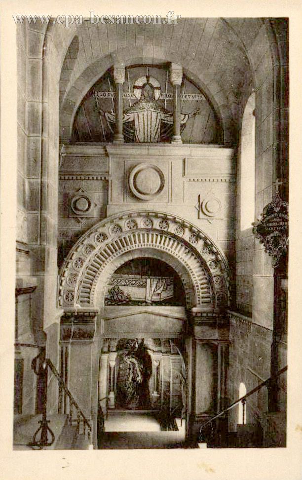 BASILIQUE des SAINTS FERRÉOL et FERJEUX - BESANÇON - Mosaïque de Jésus sortant du Tombeau et Escalier de la Crypte